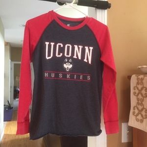 UCONN Huskies T Shirt 3/4 Sleeve
